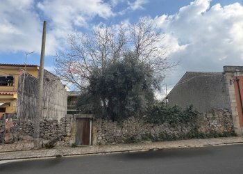 Casa all\'aperto - Terreno edificabile Via Dante, Cassaro - foto 1