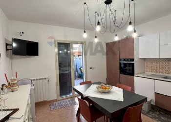 Sala da pranzo - Villa a Schiera Via Carlo Alberto
 
126, Portopalo di Capo Passero - foto 2