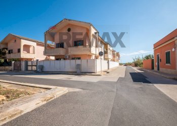Edificio all\'aperto - Villa a Schiera Via Carlo Alberto
126, Portopalo di Capo Passero - foto 2