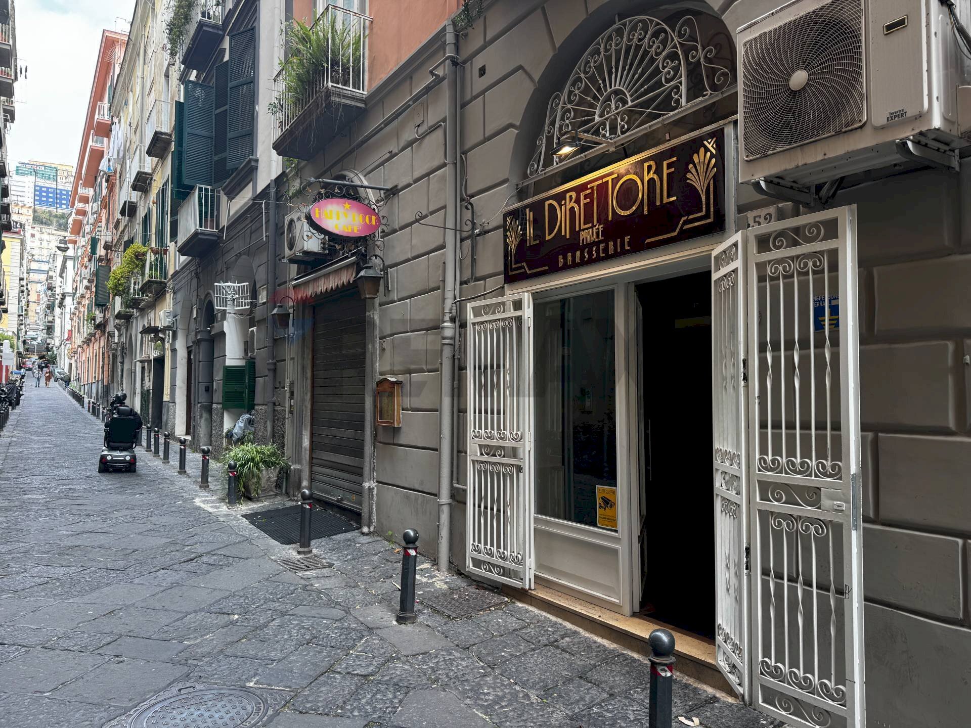 Edificio all\'aperto - Commercial Premises VIA BAUSAN
52, Napoli - photo 2