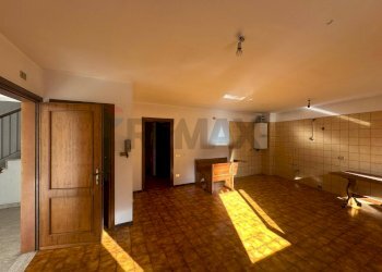 Stanza vuota - Trilocale Piazza Monte Grappa
 
54, Villa d'Ogna - foto 3