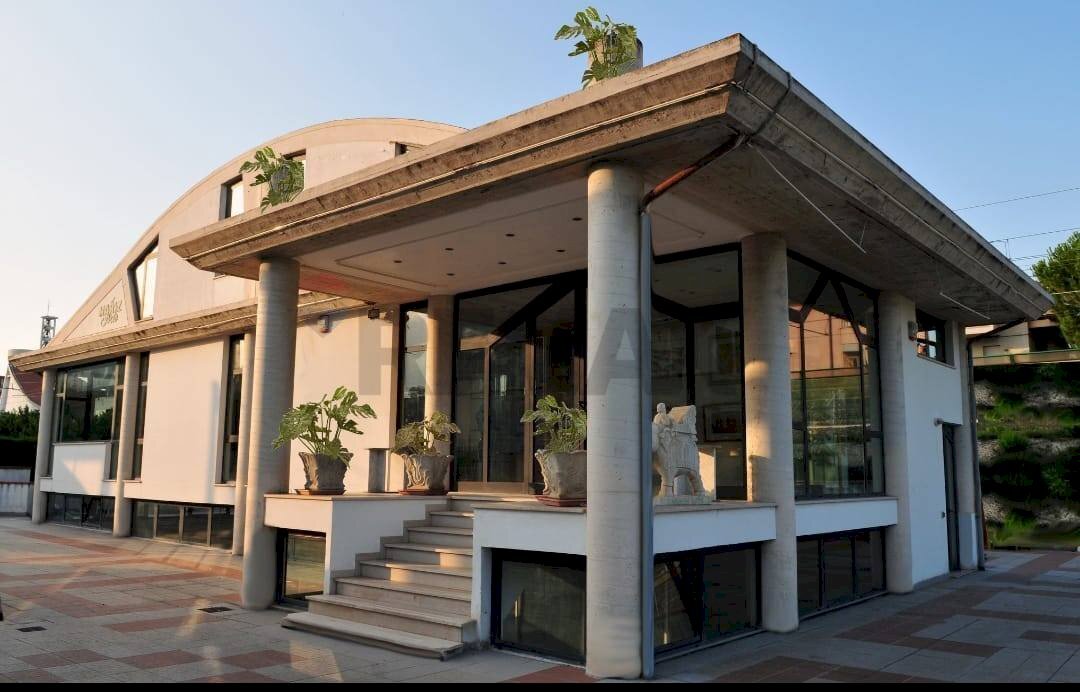 Casa all\'aperto - Capannone Via Naz. Adriatica Nord
 
88B, Francavilla al Mare - foto 1