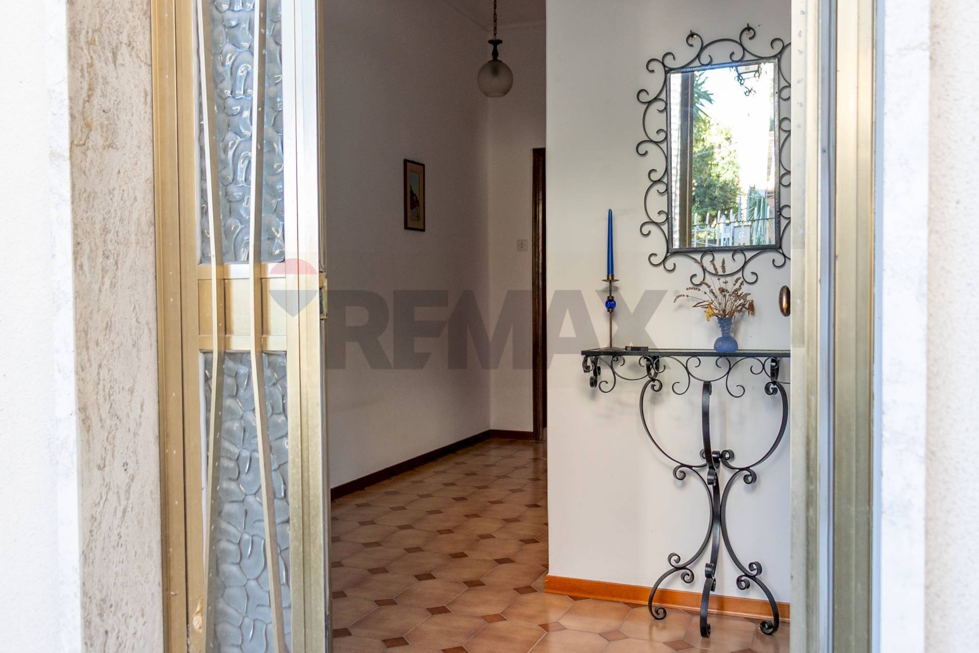 Hall / corridoio - Casa indipendente Via Michelangelo
 
3, Osimo - foto 2