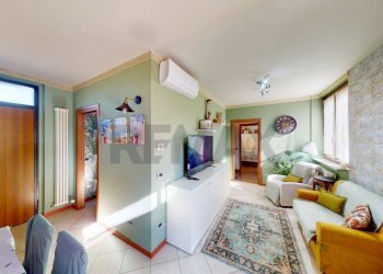 Soggiorno - Trilocale via Giotto
 
29, Albuzzano - foto 1