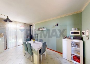 Soggiorno - Trilocale via Giotto
 
29, Albuzzano - foto 9