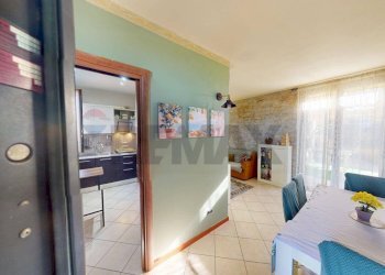 Ingresso sul soggiorno e cucina alla sinistra - Trilocale via Giotto
 
29, Albuzzano - foto 12