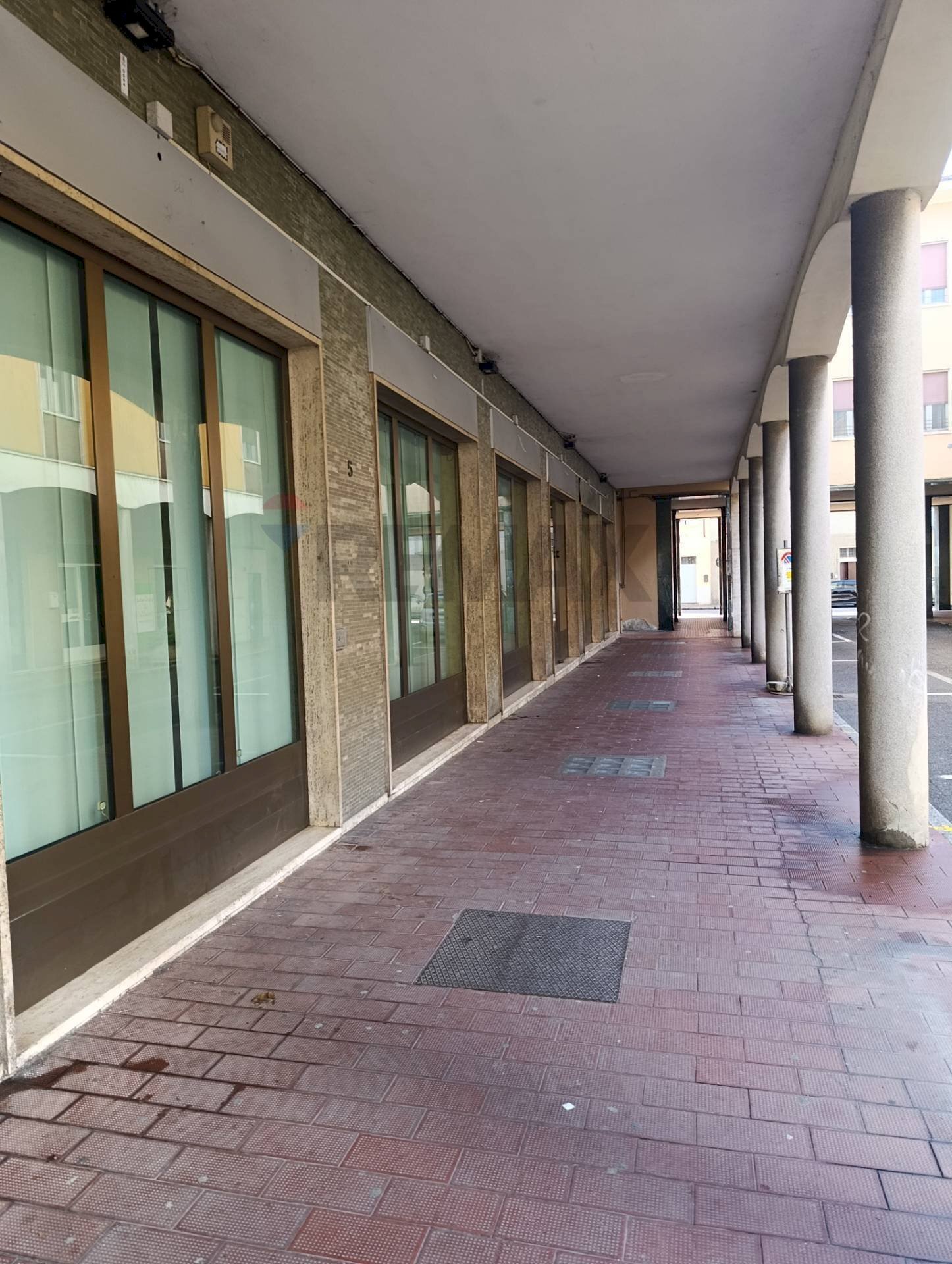 Terrazza - Locale Commerciale via libertà
 
5, Sannazzaro de' Burgondi - foto 3