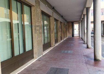 Terrazza - Locale Commerciale via libertà
5, Sannazzaro de' Burgondi - foto 3