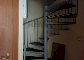 Scale - Locale Commerciale via libertà
5, Sannazzaro de' Burgondi - foto 11