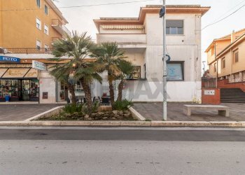 Edificio all\'aperto - Commercial Premises Via Aurelia Tarquinia
 
18, Montalto di Castro - photo 3