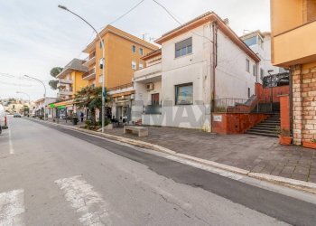 Edificio all\'aperto - Commercial Premises Via Aurelia Tarquinia
 
18, Montalto di Castro - photo 5