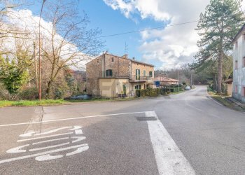 Edificio all\'aperto - Bilocale Via Mario Luzi
 
53, Semproniano - foto 3