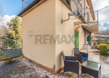 Terrazza - Bilocale Via Mario Luzi
 
53, Semproniano - foto 8