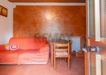 Soggiorno - Bilocale Via Mario Luzi
 
53, Semproniano - foto 12