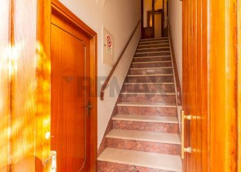 Scale - Apartment Via Mario Luzi
 
55, Semproniano - photo 8