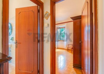 Hall / corridoio - Apartment Via Mario Luzi
 
55, Semproniano - photo 32