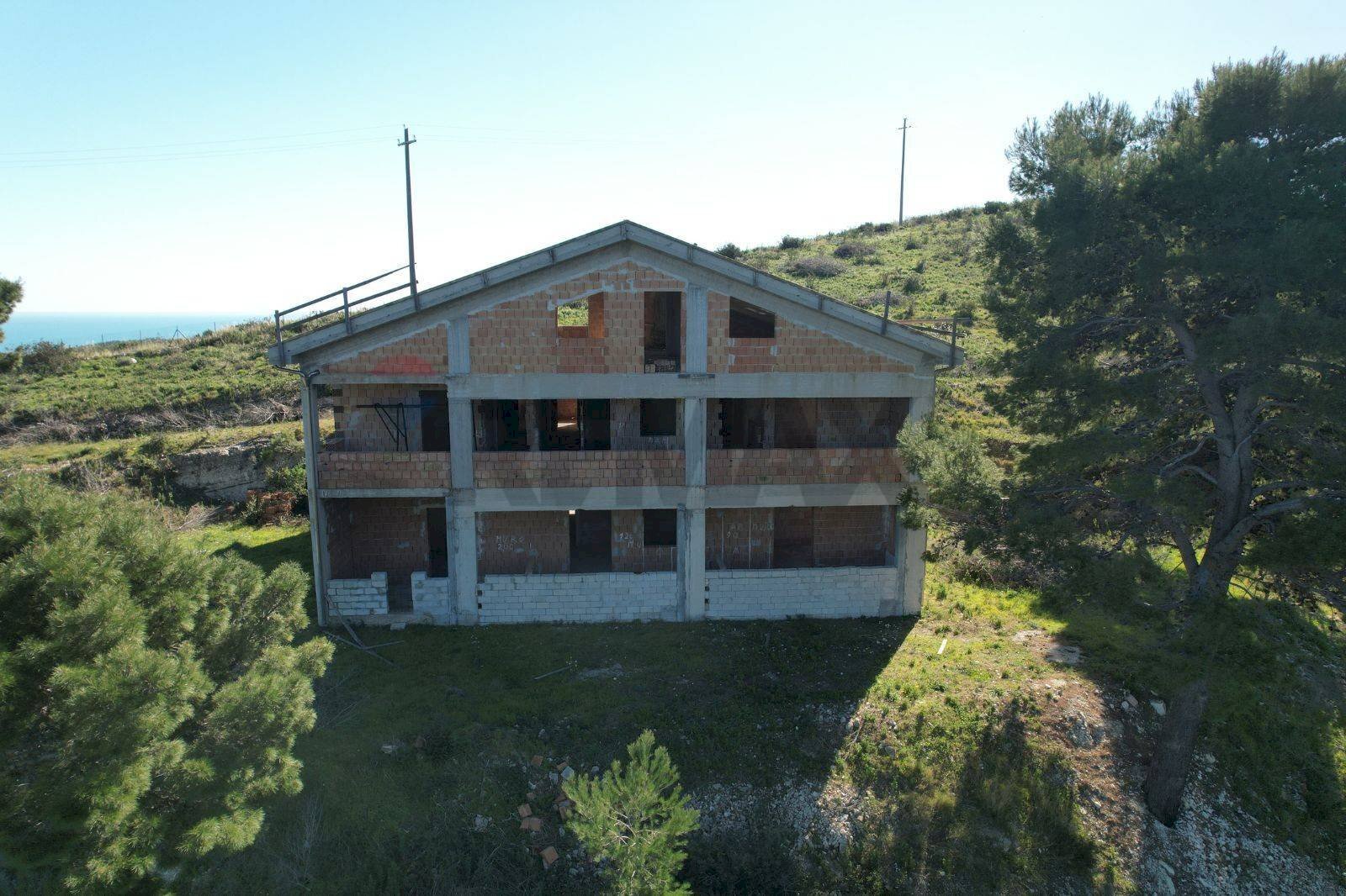 Edificio all\'aperto - Villa Località Tomarosso
 
SNC, Vieste - foto 3