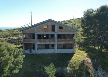 Edificio all\'aperto - Villa Località Tomarosso
 
SNC, Vieste - foto 3