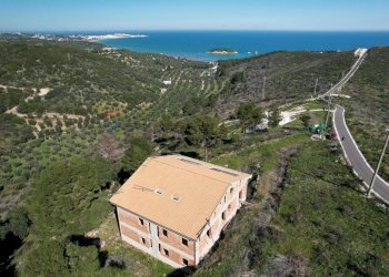 Vista delle montagne - Villa Località Tomarosso
 
SNC, Vieste - foto 9