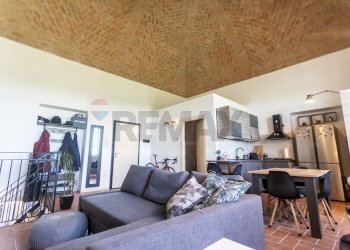 Sala da pranzo - Monolocale Frazione Ponteghiara
 
64, Fidenza - foto 6