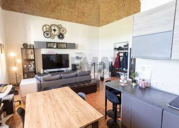 Sala da pranzo - Monolocale Frazione Ponteghiara
 
64, Fidenza - foto 8