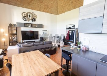 Sala da pranzo - Monolocale Frazione Ponteghiara
 
64, Fidenza - foto 9