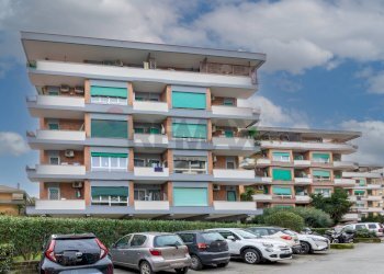 Edificio all\'aperto - Bilocale Via Giannetto Valli
95, Roma - foto 1