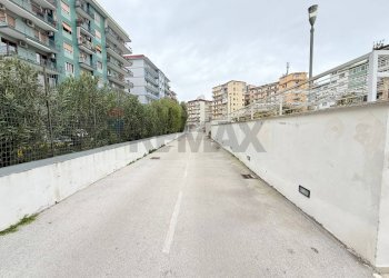 Edificio all\'aperto - Quadrilocale Via Luigi Caldieri
 
74, Napoli - foto 4