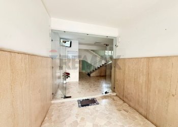 Ricezione / Lobby - Quadrilocale Via Luigi Caldieri
 
74, Napoli - foto 5