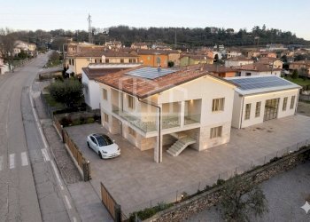 Foto 1 - Villa via Croce Bianca
 
27, Cavriana - photo 1