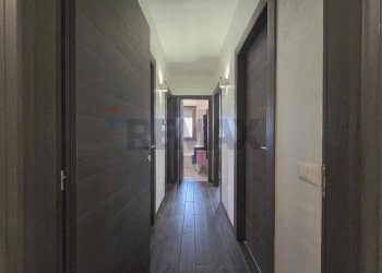 Hall / corridoio - Three-room apartment via aldo bibolini, Roma - photo 9
