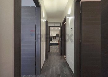 Hall / corridoio - Three-room apartment via aldo bibolini, Roma - photo 30