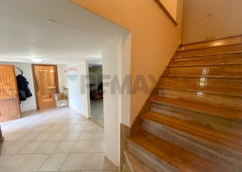 Scale - Independent house Via Madonna delle Grotte
 
161, Rocchetta a Volturno - photo 11