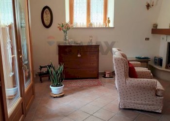 Soggiorno - Casa indipendente SS83
 
5, Opi - foto 5