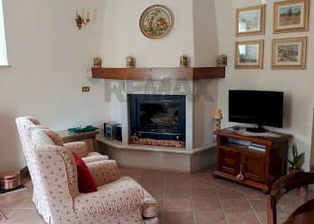 Soggiorno - Casa indipendente SS83
 
5, Opi - foto 7