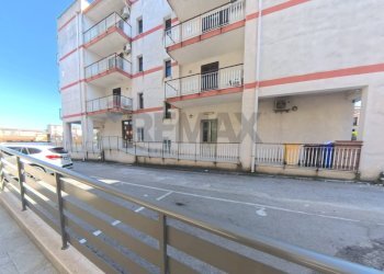 Edificio all\'aperto - Office via Enna
 
11, Carini - photo 2