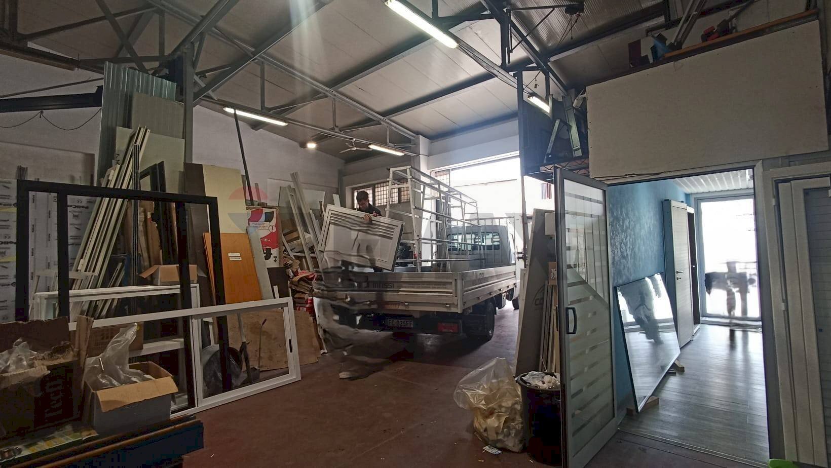 Dispensa di stoccaggio - Capannone via delle  cave
 
snc, Comiso - foto 3