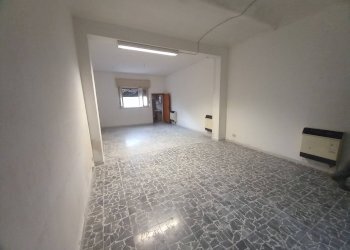 Foto 1 - Attività Commerciale Via Aldo Moro
 
2, Crespina Lorenzana - foto 1