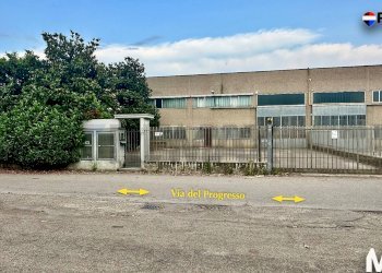 Edificio all\'aperto - Shed del progresso
 
3, Pieve Emanuele - photo 1