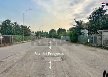 Edificio all\'aperto - Shed del progresso
 
3, Pieve Emanuele - photo 8