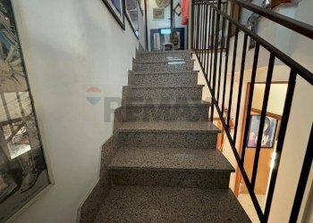 Scale - Villa a Schiera Carini - foto 24