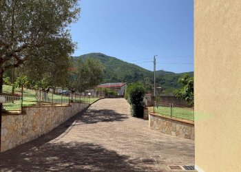 Vista delle montagne - Casa indipendente C/da Valli
 
snc, Cerisano - foto 7