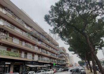 Edificio all\'aperto - Three-room apartment Viale Papa Giovanni XXIII
 
215, Bari - photo 1