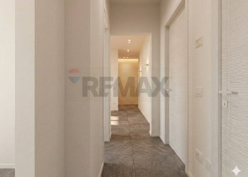 Hall / corridoio - Three-room apartment Via Papa Giovanni XXIII
 
215, Bari - photo 5