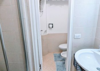 Antibagno-bagno - Monolocale Via Unità d'Italia
 
33, Arenzano - foto 9