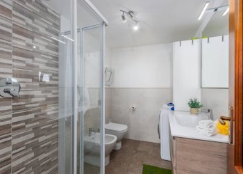 INTERNA - Trilocale Albenza via Camutaglio
 
15, Almenno San Bartolomeo - foto 16