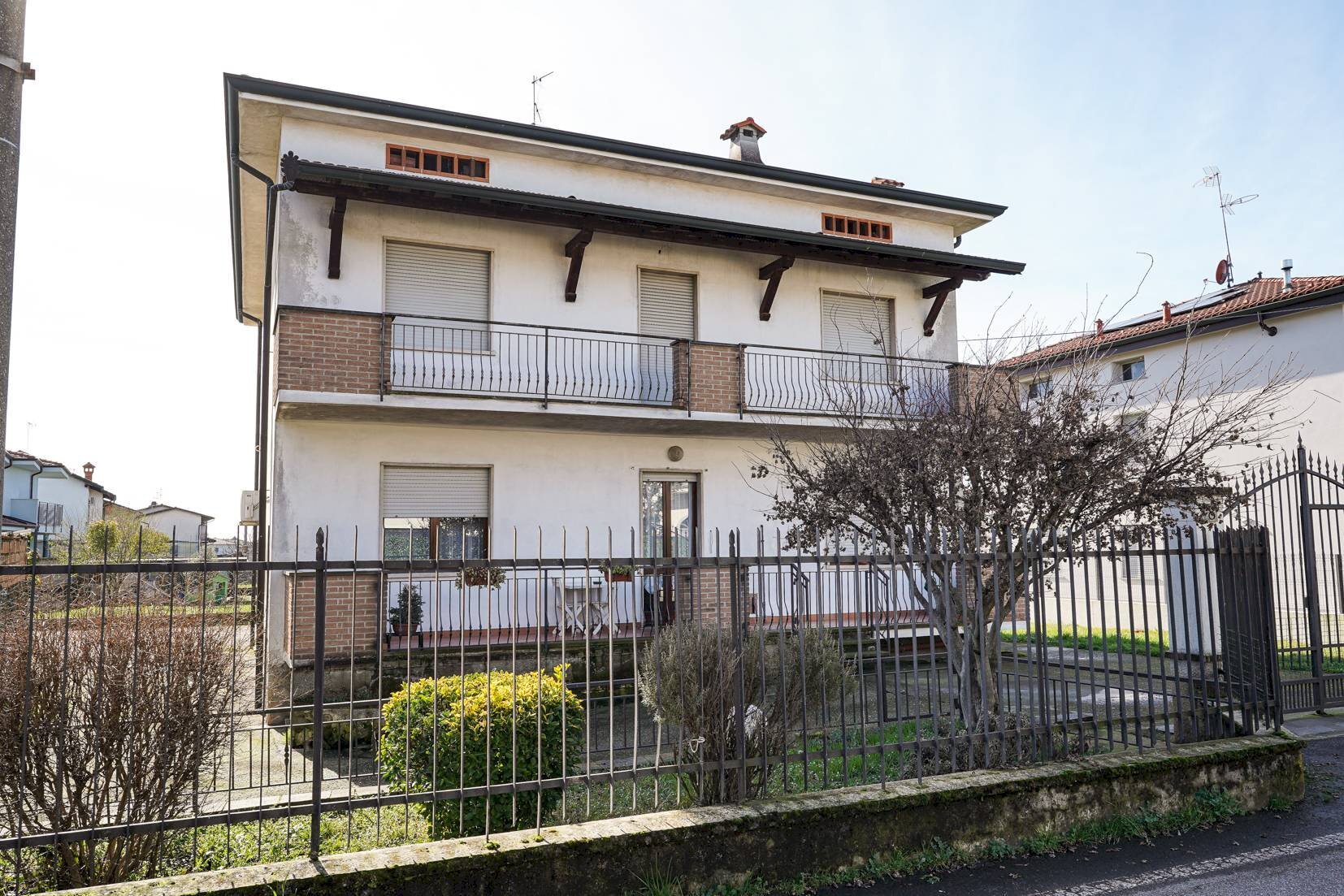 Foto 1 - Independent house DANTE ALIGHIERI
 
8, Lurano - photo 1