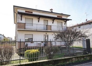 Foto 1 - Casa indipendente DANTE ALIGHIERI
 
8, Lurano - foto 1