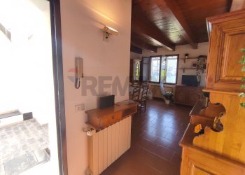 Hall / corridoio - Three-room apartment frazione girola, Blevio - photo 11