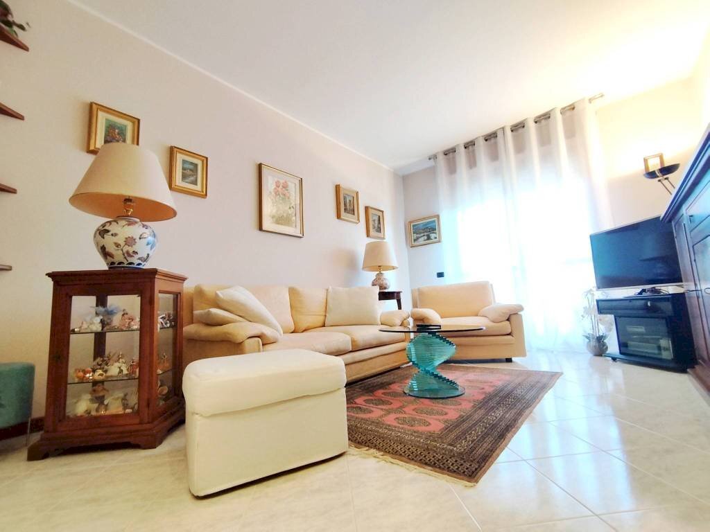 Salone - Three-room apartment via della Liberazione, Pero - photo 1